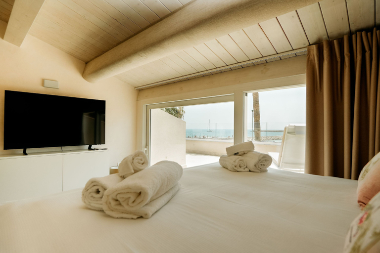 Room 3, Marina Homes Suite in Syracuse, Syracuse
