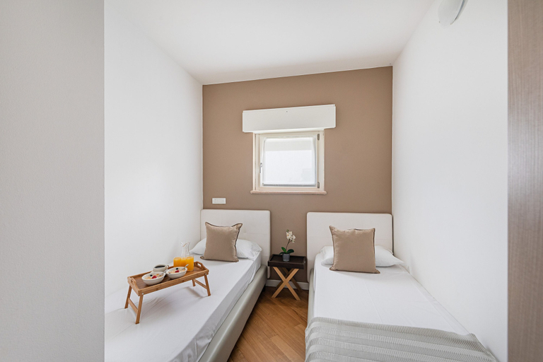 Bedroom 3, Residenza Miralago - 17 Versilia - LOC BK, Brescia