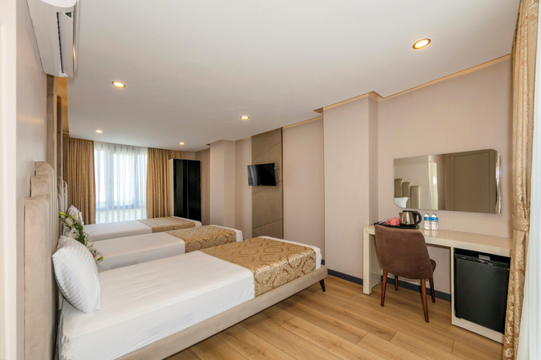 Bedroom 3, Hilltown Airport Hotel, Arnavutkoy