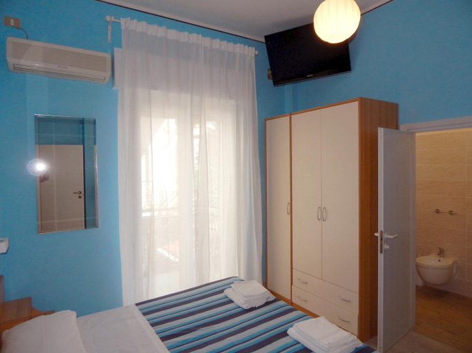 Bedroom 2, Hotel Vera, Rimini