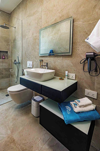 Bathroom, The Edge, Kombo Saint Mary