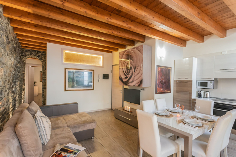 Room 5, Domus 1 in Como in Como, Como