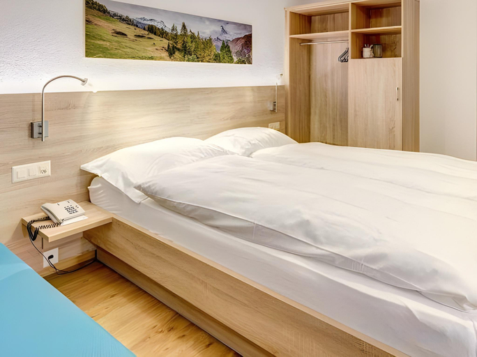 Bedroom 2, Hotel Matterhorn Inn, Visp