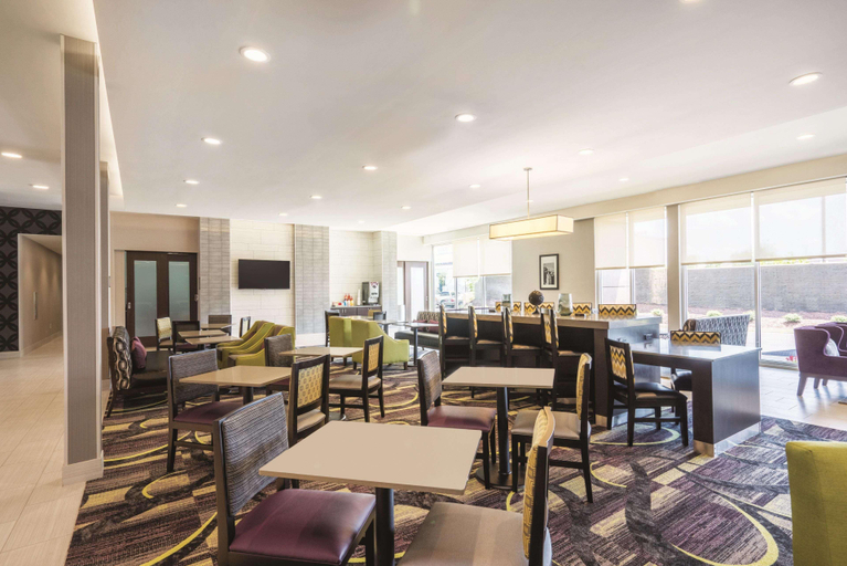 Food & Drinks 5, La Quinta Inn & Suites by Wyndham Memphis Downtown, Shelby