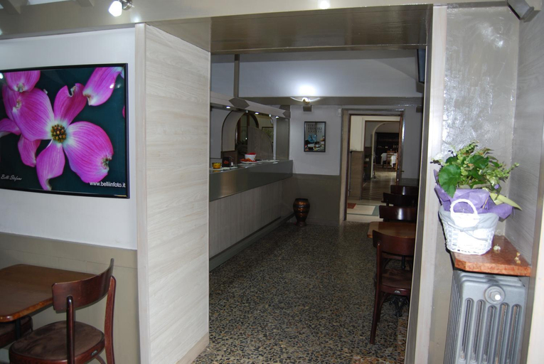 Others 5, Albergo della Posta, Biella