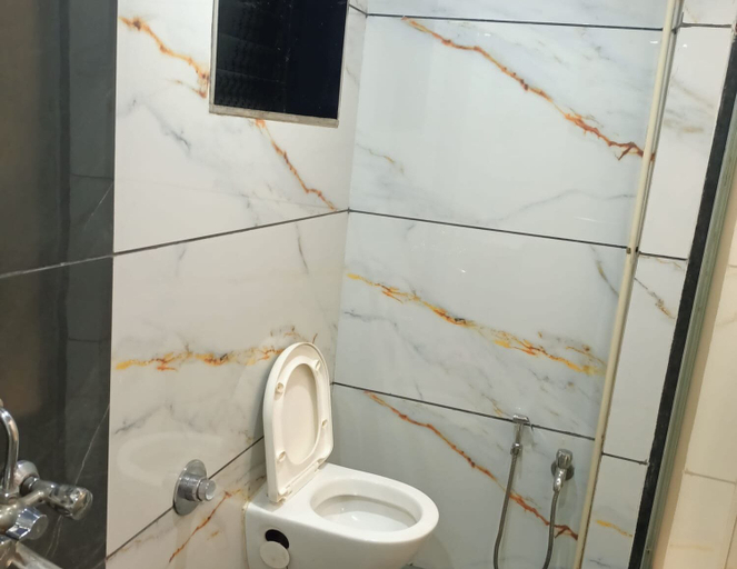 Bathroom, Hotel Sona, Thane