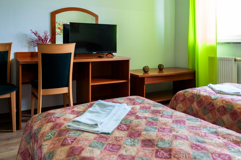 Bedroom 4, Sami Swoi Kluki 1A, Bełchatów