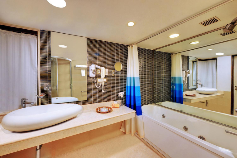 Bathroom 5, IRIS The Business Hotel, Bangalore