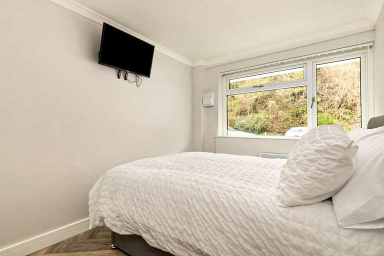 Bedroom 2, Pleasant View - Direct Beach Access Sea Views and Parking, Pembrokeshire