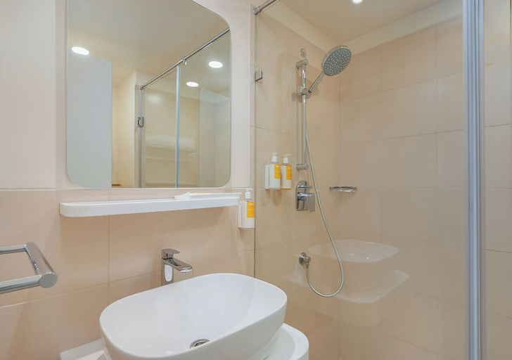 Bathroom, Bloom Hotel - DLF Cyber City, Hyderabad