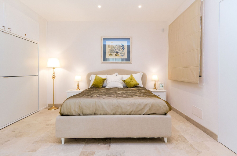 Room 3, Marina Homes Deluxe 2, Syracuse