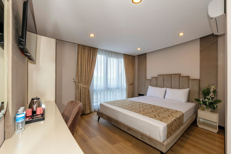 Bedroom 4, Hilltown Airport Hotel, Arnavutkoy