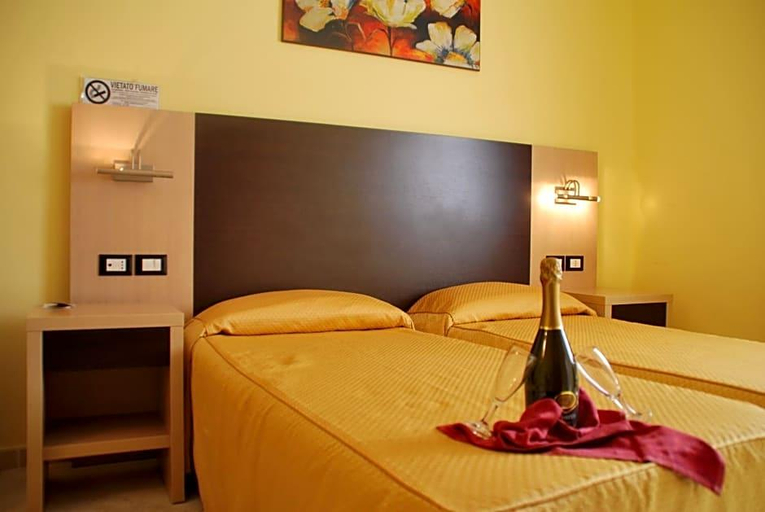 Bedroom 3, Hotel Dei Tartari, Rome