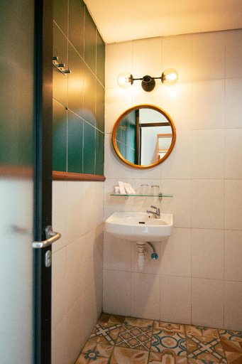 Bathroom 4
