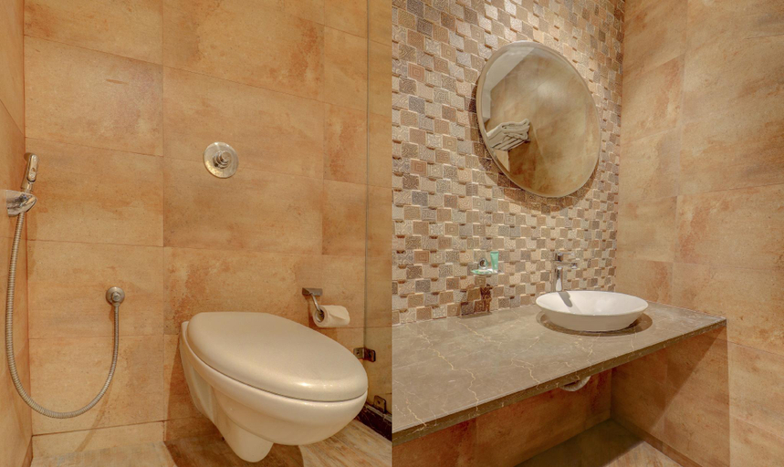 Bathroom 4, Treebo Radhe Palace, Lake Town, North 24 Parganas