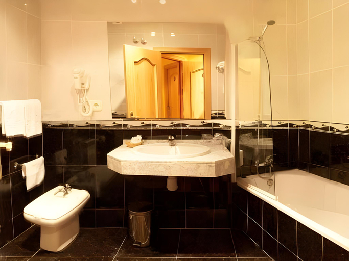 Bathroom 4, Don Pedro, Asturias
