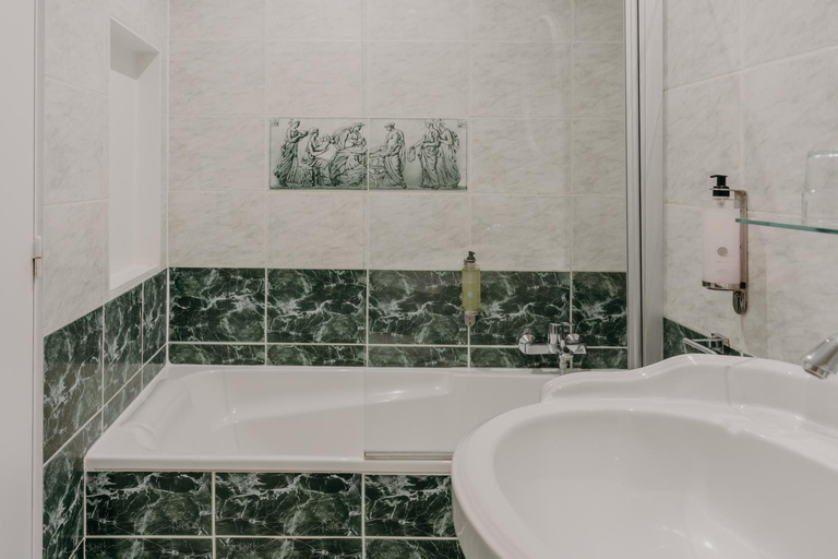 Bathroom 3, Les Cabines, Calvados
