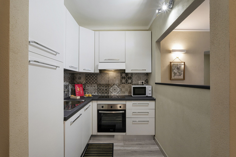 Room 5, Raibetta Apartments - Two, Genova