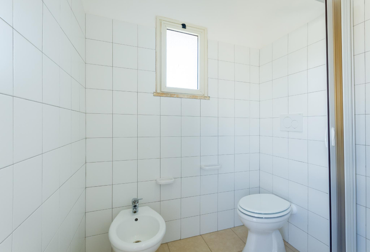Bathroom 3, Porto Cesareo Air-conditioned Villa sleeps 12 Torre Cesarea, Lecce