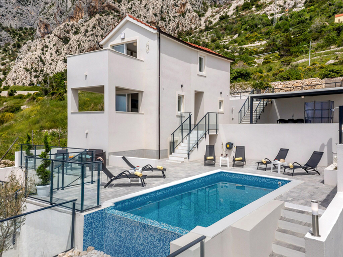 Others 2, Stunning Villa with Pool, Podgora