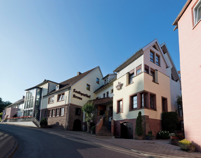 Exterior & Views