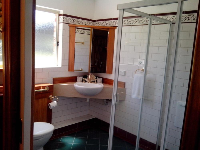 Bathroom 5, Robyns Nest Lakeside Resort, Bega Valley