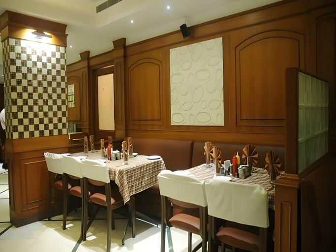 Food & Drinks 5, Hotel Maurya Residency, Mysore