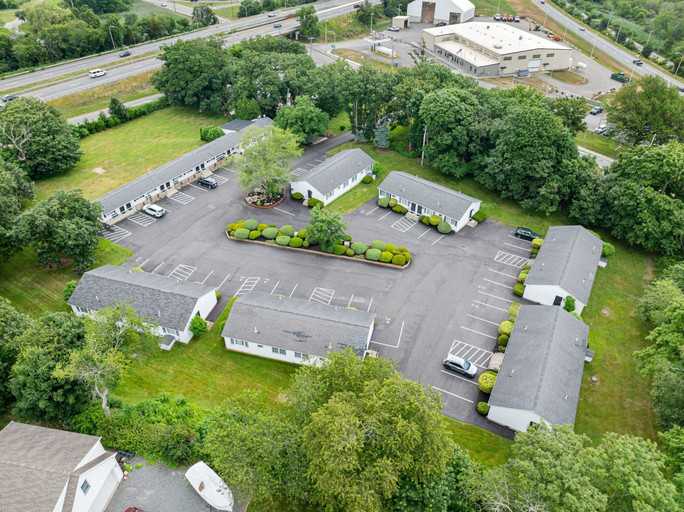 Exterior & Views 2, Founder's Brook Motel and Suites, Newport