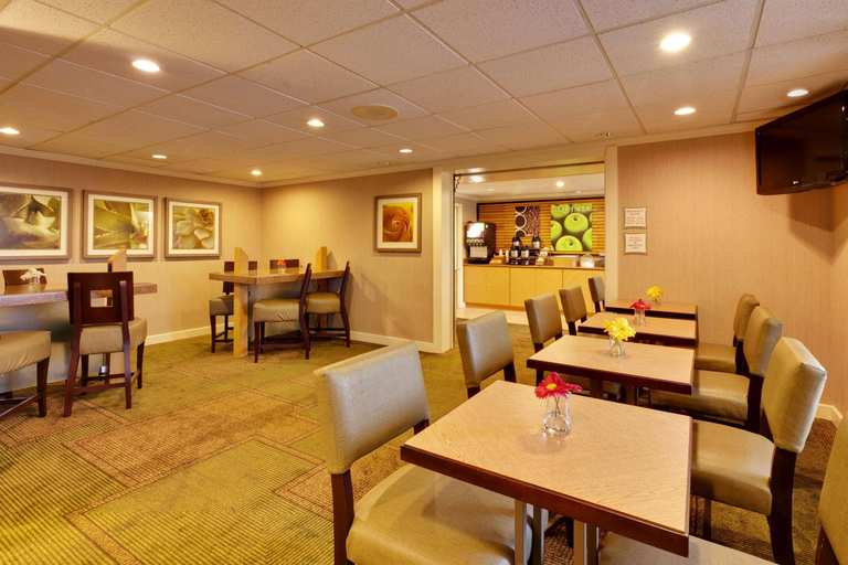Public Area 2, La Quinta Inn Suites By Wyndham Plattsburgh, Clinton