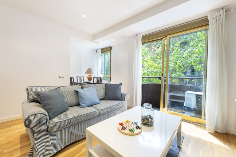 Room 4, M Ore461 Piso de 1 Dormitorio y Balc n -alquiler, Madrid