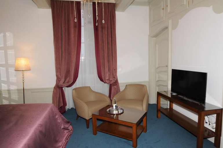Bedroom 4, Hotel Victor Hugo, Manche
