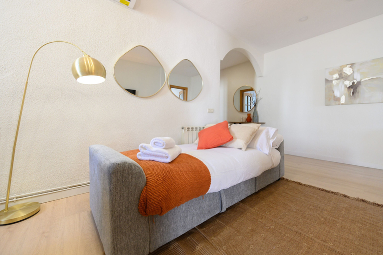 Room 2, M Arr126 Piso de dos Dormitorios-terraza y Balc, Madrid