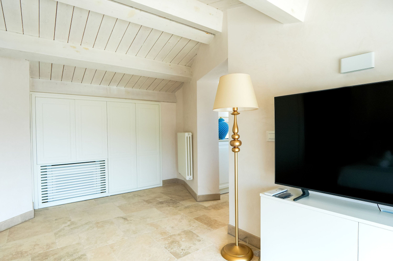 Room 2, Marina Homes Suite in Syracuse, Syracuse