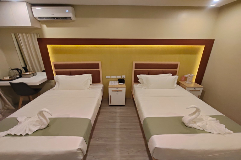 Bedroom 2, Famous Maple Hotel, Angeles City