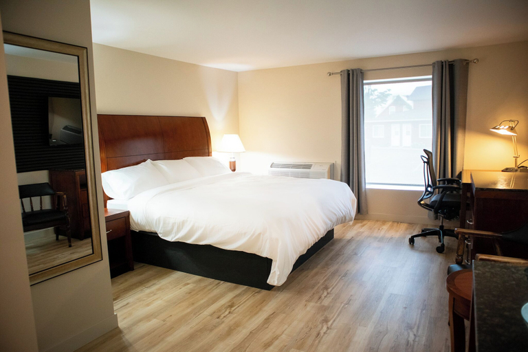 Bedroom 2, Auberge Le Chardo Inn, Prescott and Russell
