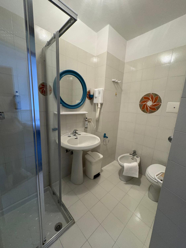 Bathroom 5, Garni Hotel Tignale, Brescia