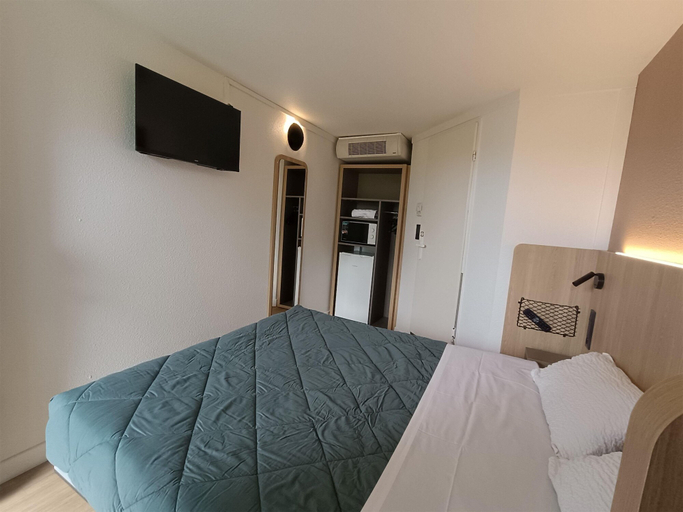 Bedroom 2, Premiere Classe Avignon Nord - Le Pontet, Vaucluse