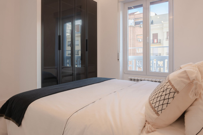 Room 5, M Asb195 Esc Pate al Encanto Urbano Piso con Ba, Madrid