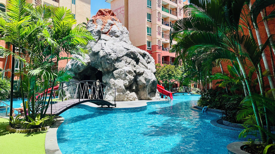Sport & Beauty 4, Seven Seas Condo Resort steps to  Beach, Pattaya