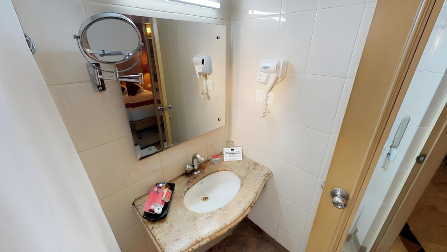 Bathroom 4, Pai Viceroy, Jayanagar, Bangalore