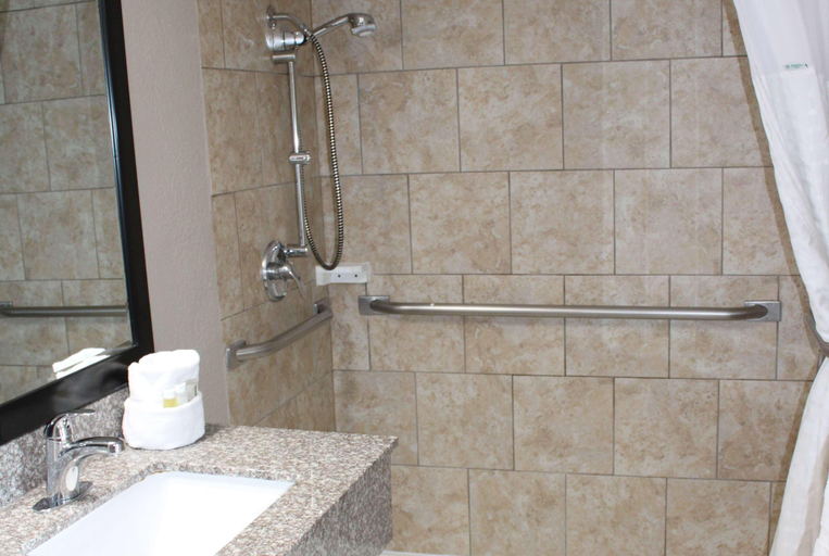 Bathroom 3, Days Inn & Suites By Wyndham Springfield On I-44, Greene