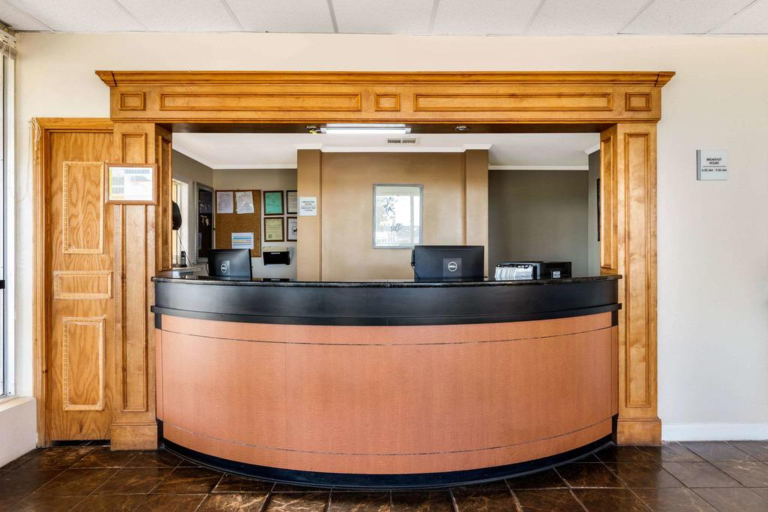 Public Area 2, Econo Lodge, Cherokee