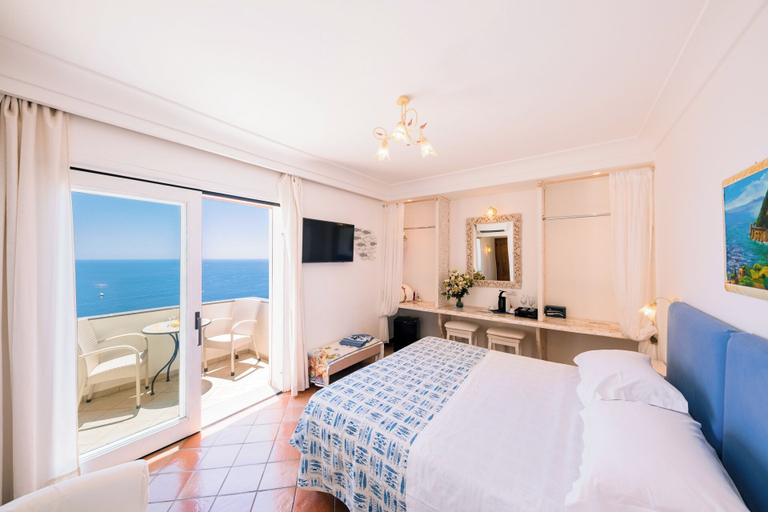 Bedroom 5, Villa Anfitrite, Salerno