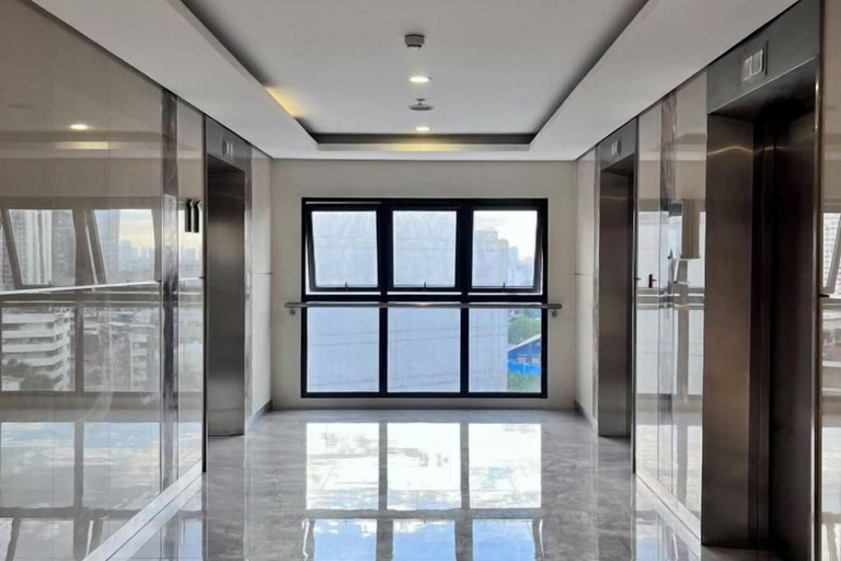 Others 5, Deluxe Executive End Unit in Downtown Makati, Makati City