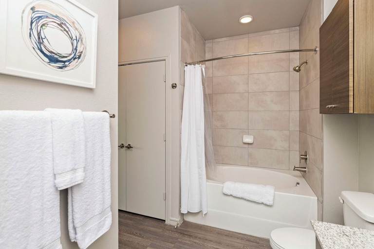 Bathroom 4, Landing Apartments Kyle - Austin, Hays