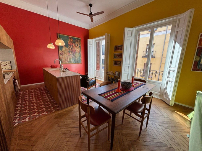 Room 5, Artsy Gem Colorful 1BR Home in Ant n Mart n, Madrid