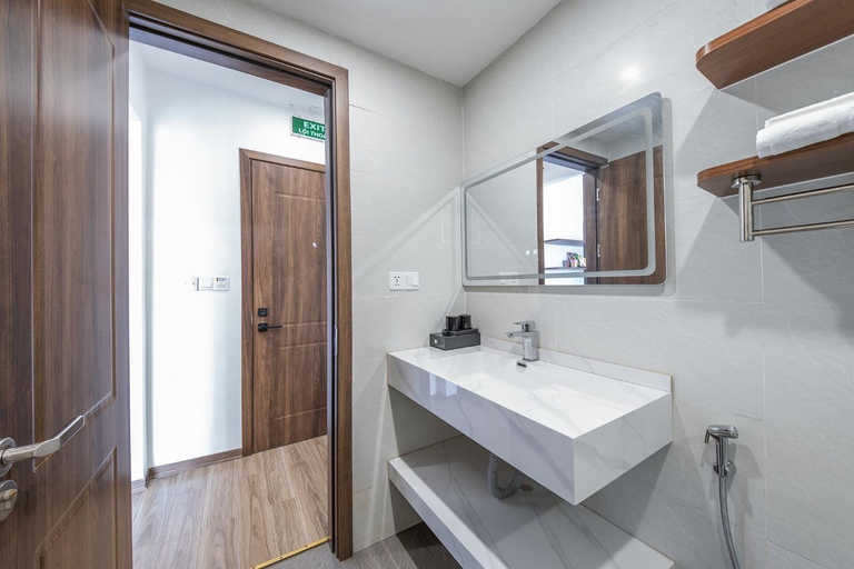 Bathroom, Hong Ngoc Hotel