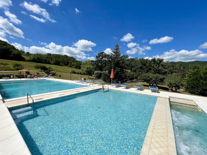 Pool 2, Apartment in Urbino With Pools & Veranda, Pesaro E Urbino