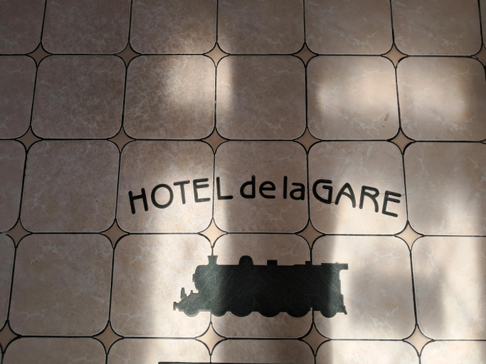 Others 4, hotel de la gare, Seine-et-Marne