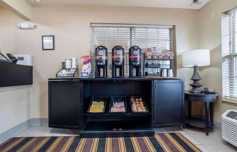 Food & Drinks 5, Studio 6 Extended Stay Huntsville, AL - US Space & Rocket Center, Madison